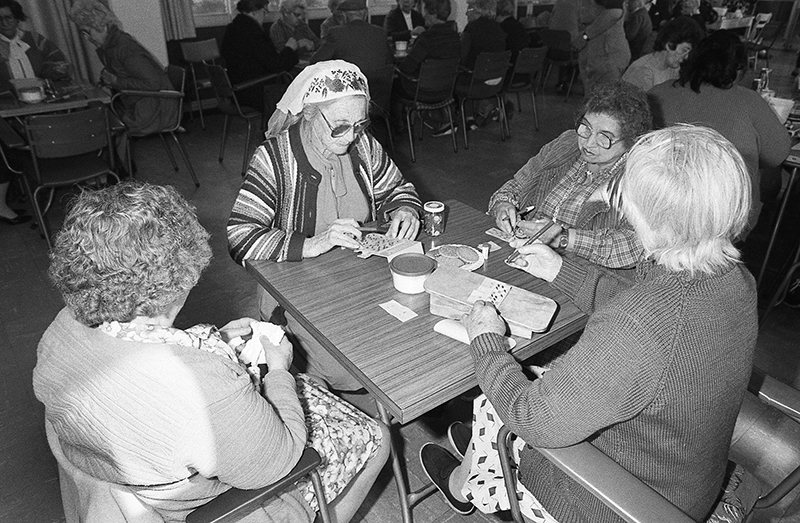 Life in an Inner Melbourne Housing Estate, 1986: Australia : Richard Moore : Journalist : Photographer :